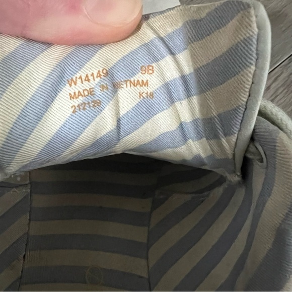 🔥SALE - any 4/$20. Cole Haan Gray and White Sneakers - Picture 3 of 4